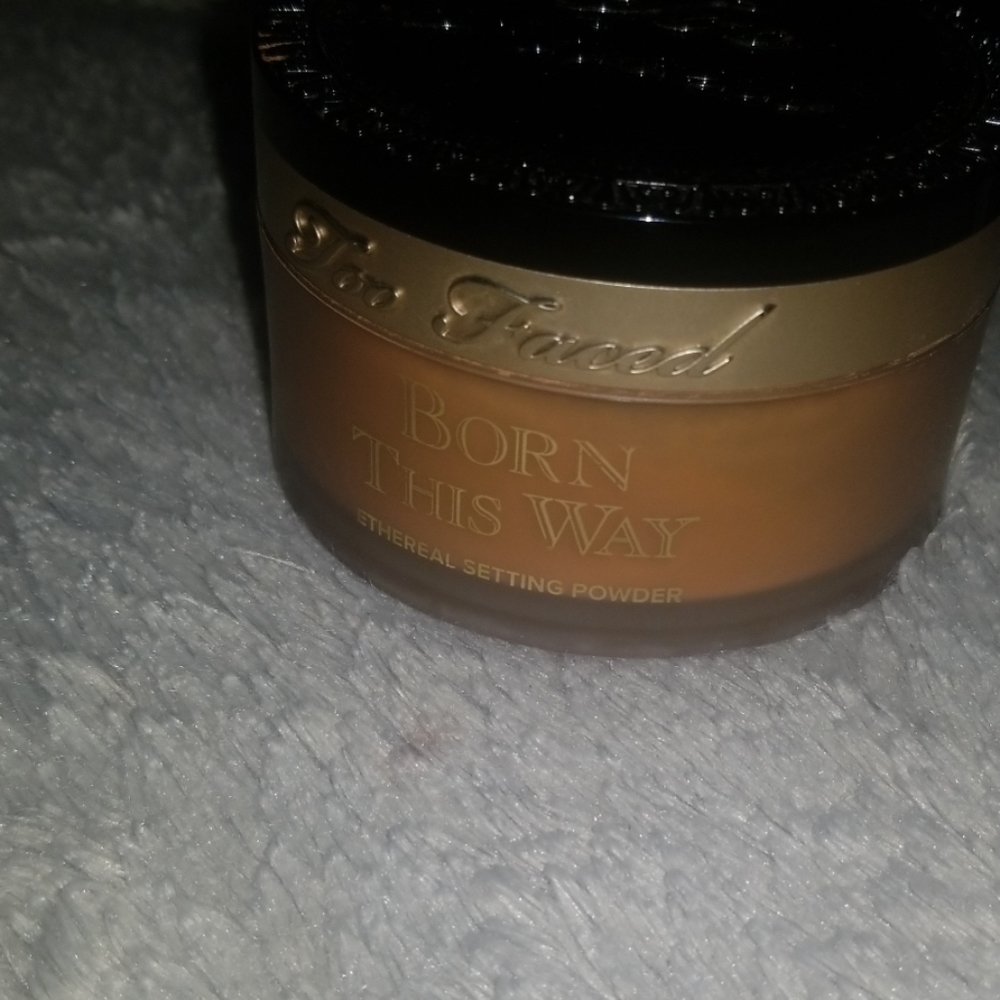 Too faced born this way translucent deep powder
